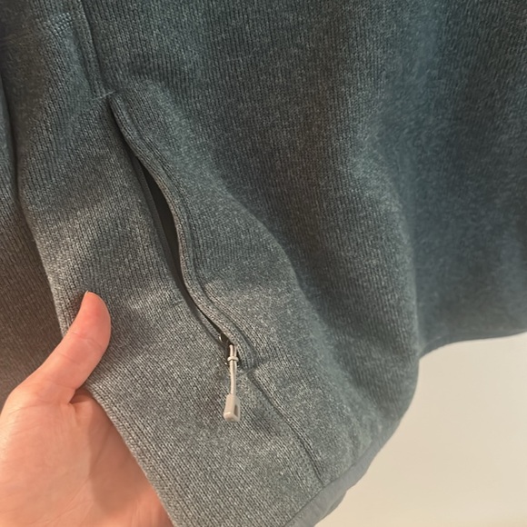 Patagonia pull over woman’s size small - Picture 3 of 4